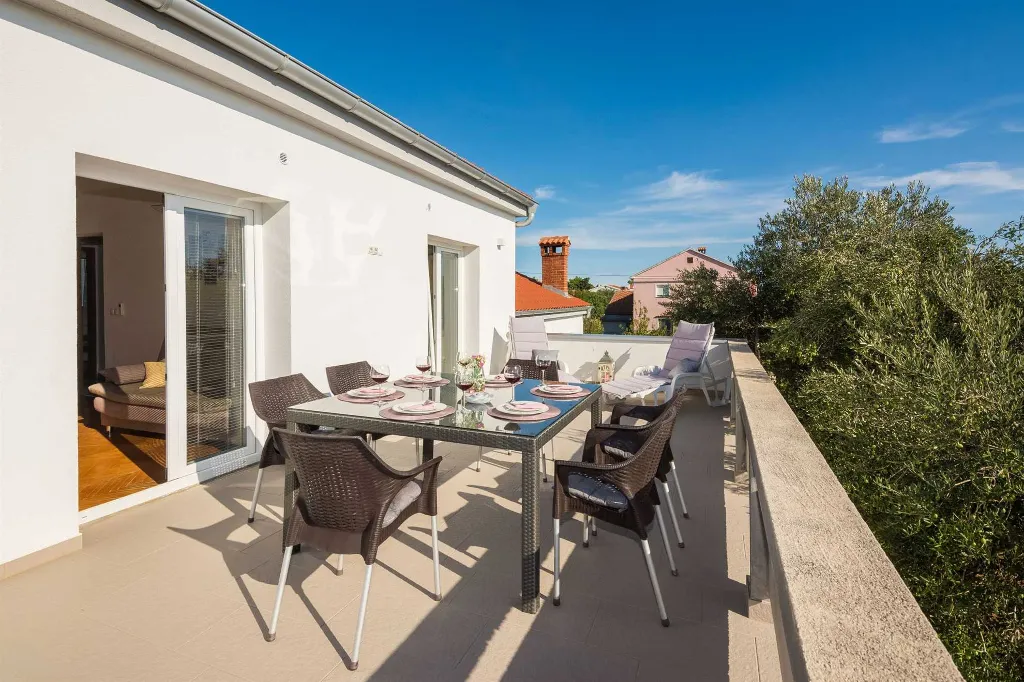 Vir Apartment for 4-6 Guests with Balcony