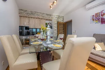 Vir Apartment for 4-6 Guests with Balcony