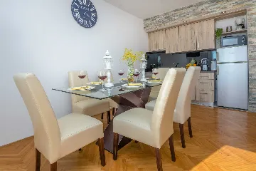 Vir Apartment for 4-6 Guests with Balcony