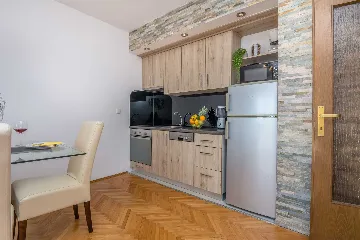 Vir Apartment for 4-6 Guests with Balcony