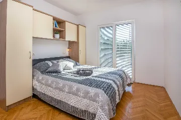 Vir Apartment for 4-6 Guests with Balcony