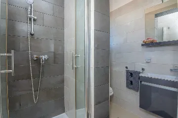 Vir Apartment for 4-6 Guests with Balcony