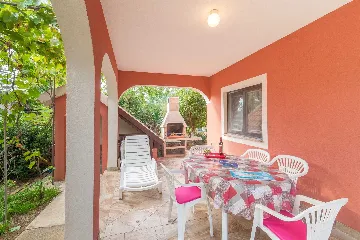 Apartment in Vir for 4 Guests with Terrace