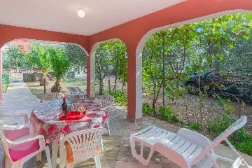 Apartment in Vir for 4 Guests with Terrace