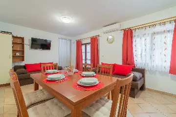 Apartment in Vir for 4 Guests with Terrace