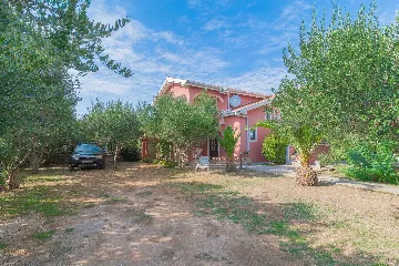 Apartment in Vir for 4–5 Guests with Air Conditioning