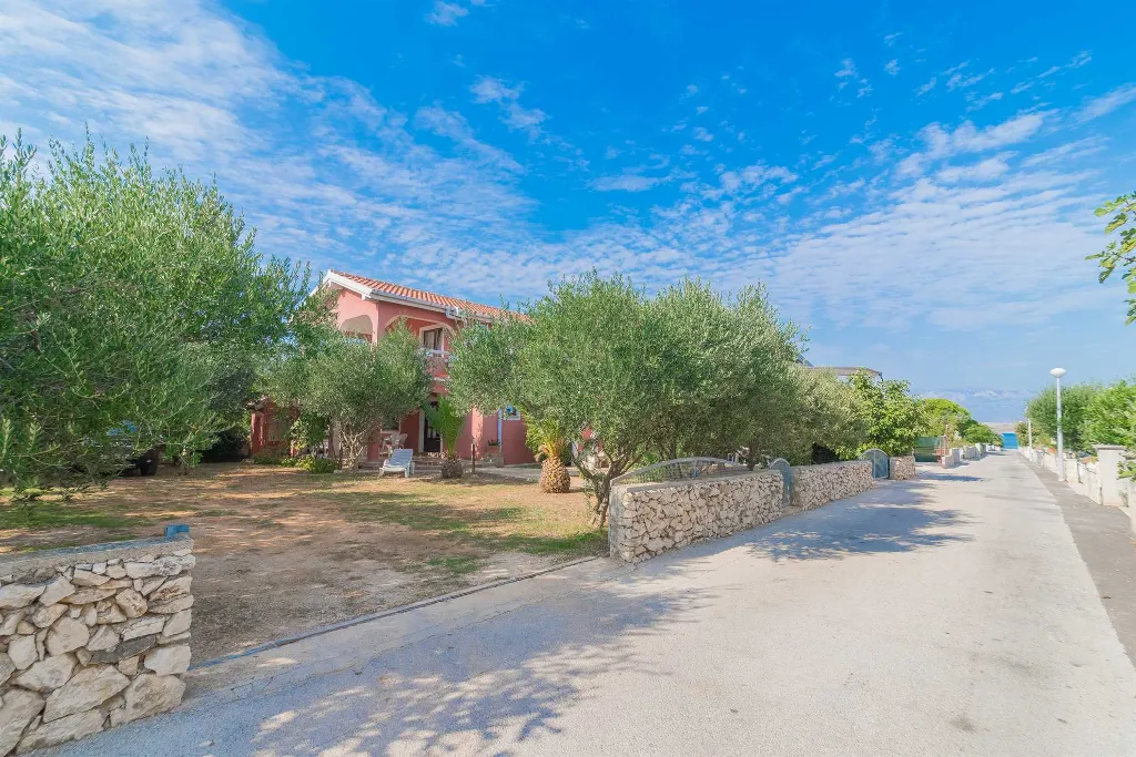 Apartment in Vir for 4–5 Guests with Air Conditioning
