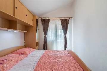 Apartment in Vir for 4–5 Guests with Air Conditioning