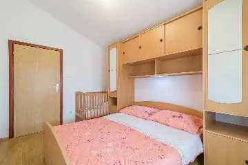 Apartment in Vir for 4–5 Guests with Air Conditioning