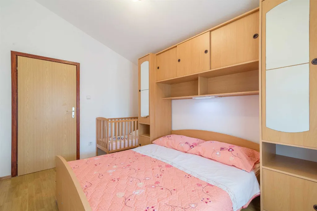 Apartment in Vir for 4–5 Guests with Air Conditioning