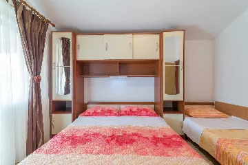 Apartment in Vir for 4–5 Guests with Air Conditioning