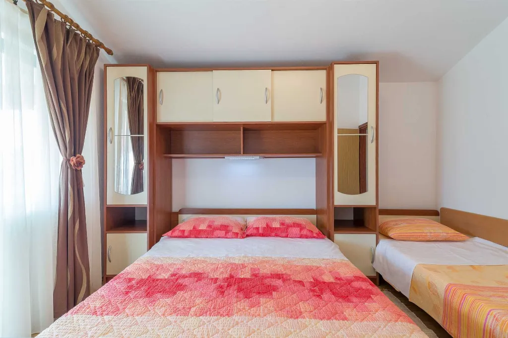 Apartment in Vir for 4–5 Guests with Air Conditioning