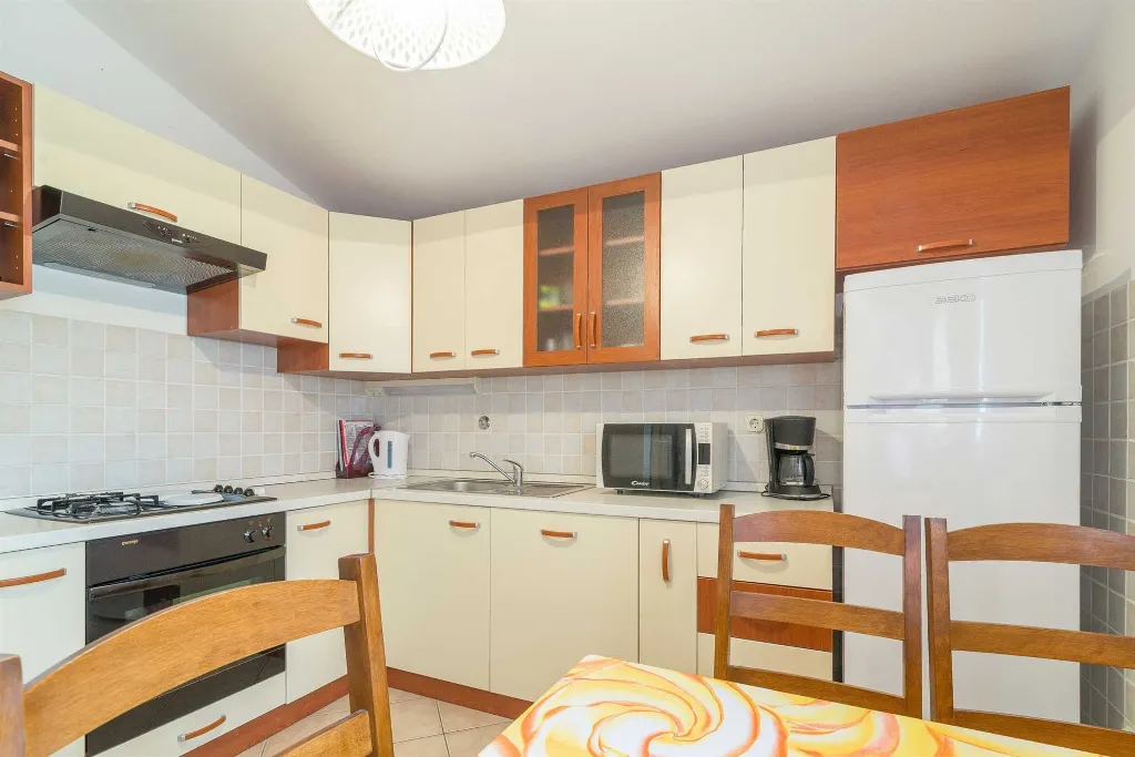 Apartment in Vir for 4–5 Guests with Air Conditioning