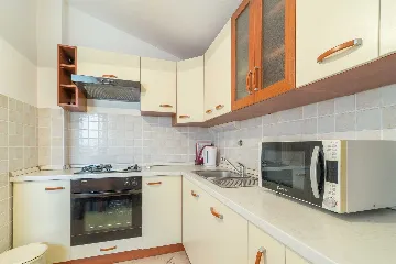 Apartment in Vir for 4–5 Guests with Air Conditioning