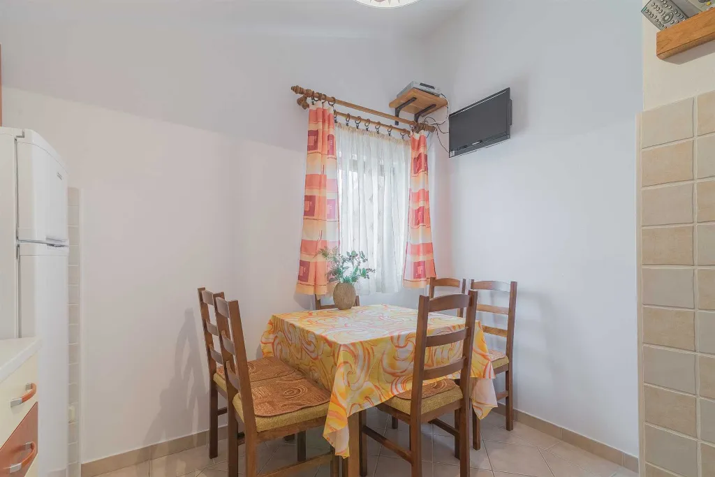 Apartment in Vir for 4–5 Guests with Air Conditioning
