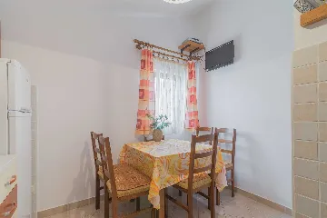 Apartment in Vir for 4–5 Guests with Air Conditioning