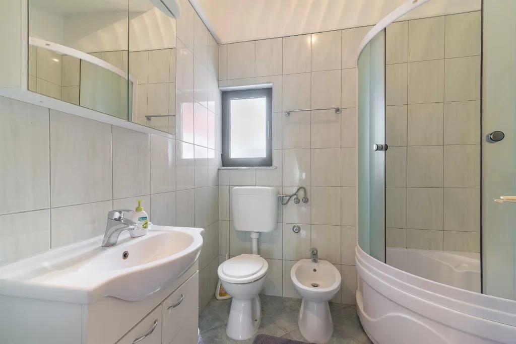 Apartment in Vir for 4–5 Guests with Air Conditioning