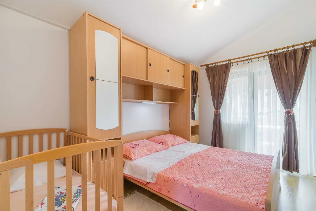 Apartment in Vir for 4–5 Guests with Air Conditioning