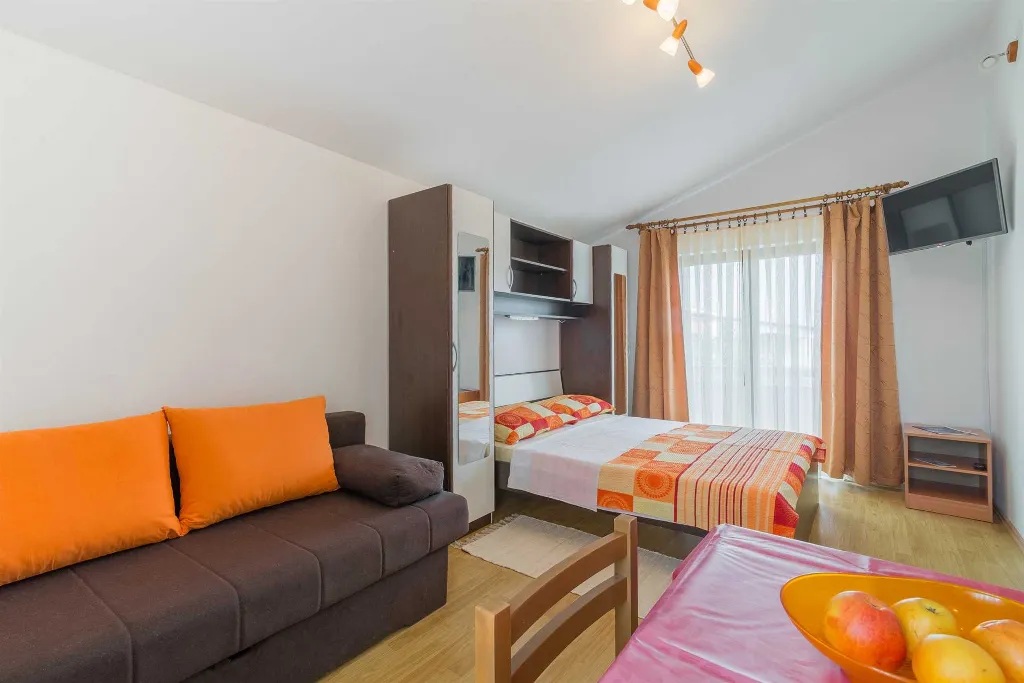 Studio in Vir for 2–3 Guests, 150 m Pebble Beach