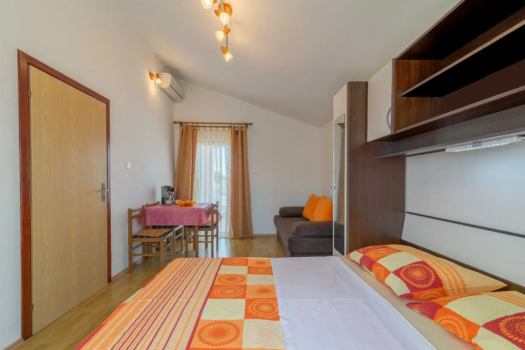 Studio in Vir for 2–3 Guests, 150 m Pebble Beach