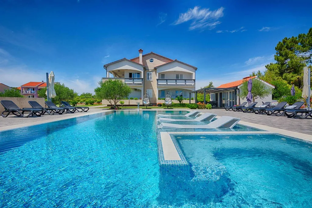 Apartment in Vir for 4 with Pool & Sea View