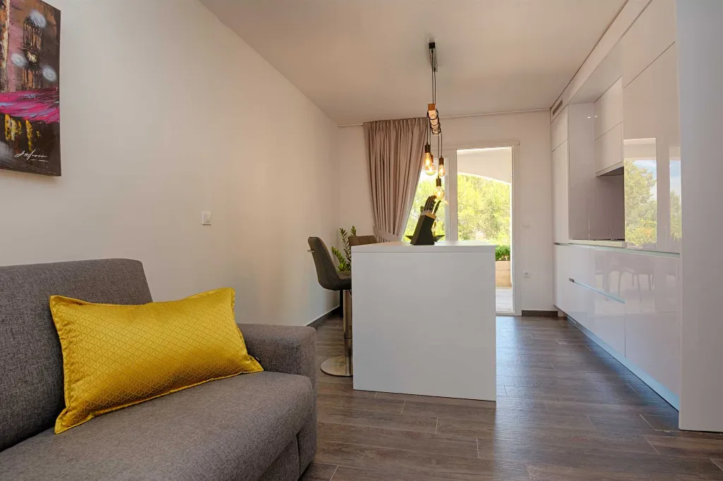 Apartment in Vir for 4 with Pool & Sea View