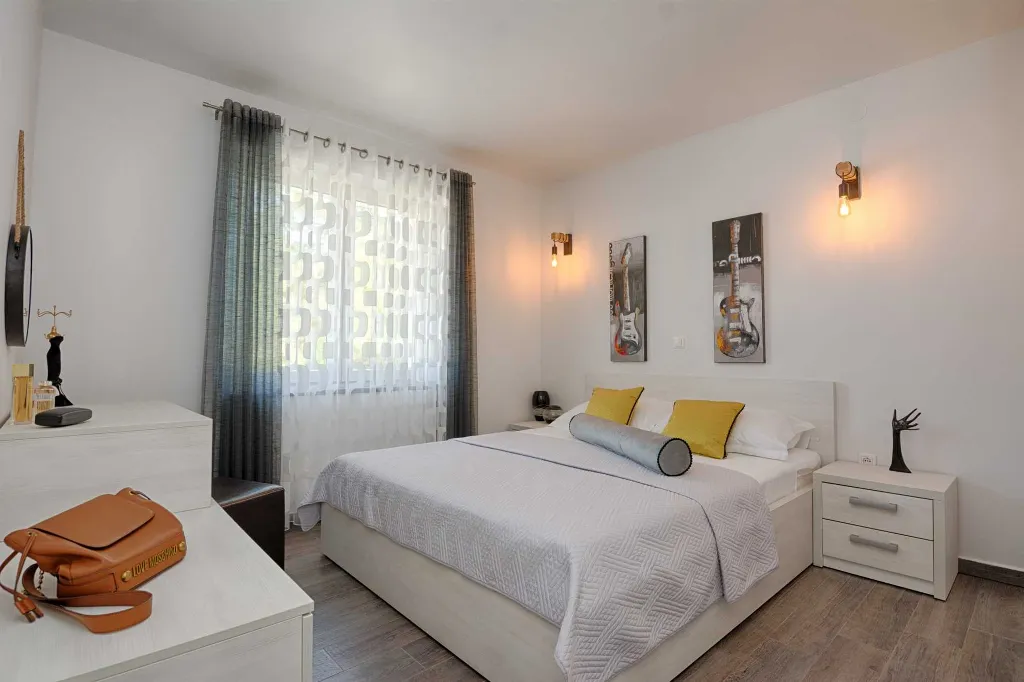 Apartment in Vir for 4 with Pool & Sea View