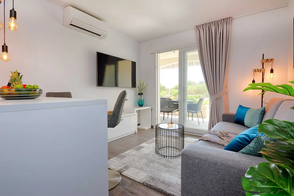 Pool & Sea-View Apartment in Vir (Up to 6)