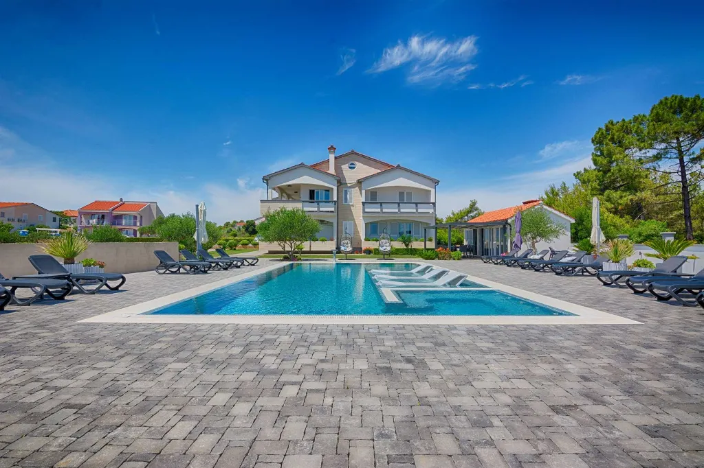 Pool & Sea-View Apartment in Vir (Up to 6)