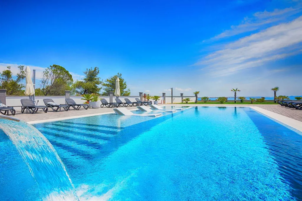 Pool & Sea-View Apartment in Vir (Up to 6)