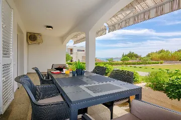 Apartment in Vir for 4 with Pool & Sea View