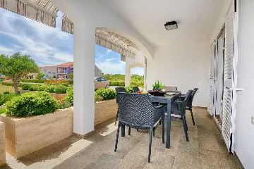 Apartment in Vir for 4 with Pool & Sea View