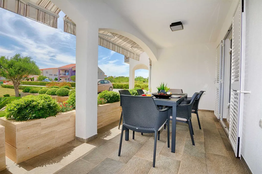 Apartment in Vir for 4 with Pool & Sea View