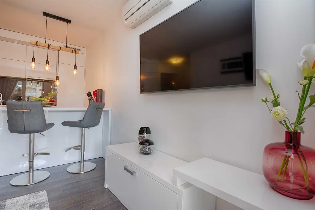 Apartment in Vir for 4 with Pool & Sea View