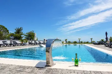 Vir Apartment for 4 with Pool and Sea View