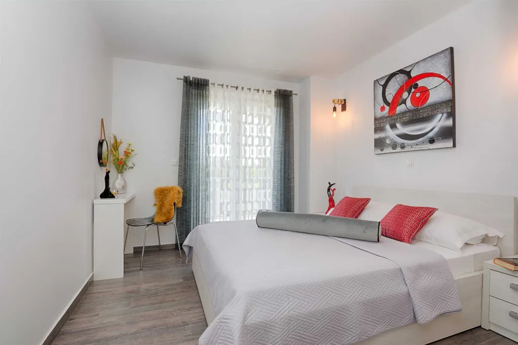 Vir Apartment for 4 with Pool and Sea View