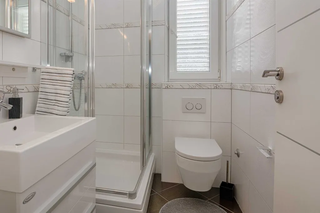 Vir Apartment for 4 with Pool and Sea View