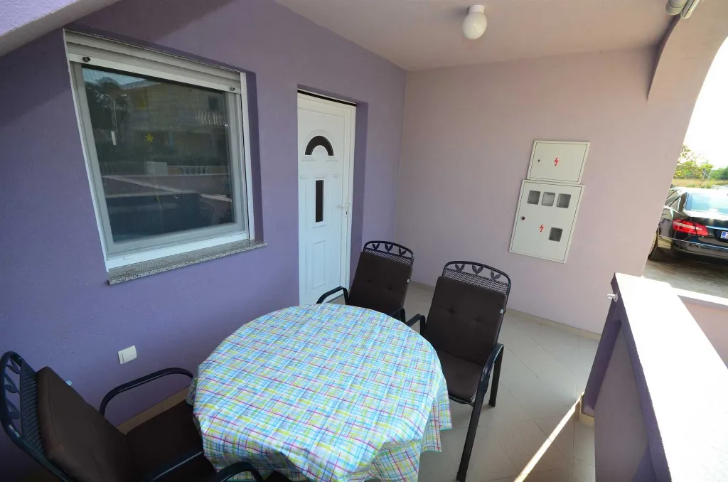 Ground Floor Apartment for 2-3 Guests in Vir