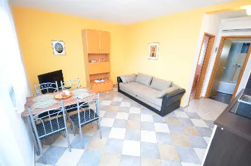 Ground Floor Apartment for 2-3 Guests in Vir