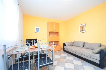 Ground Floor Apartment for 2-3 Guests in Vir