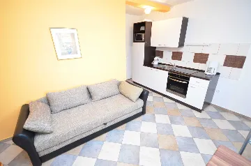 Ground Floor Apartment for 2-3 Guests in Vir