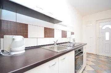 Ground Floor Apartment for 2-3 Guests in Vir