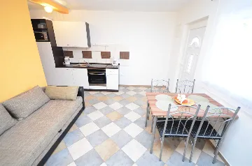 Ground Floor Apartment for 2-3 Guests in Vir