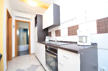 Ground Floor Apartment for 2-3 Guests in Vir