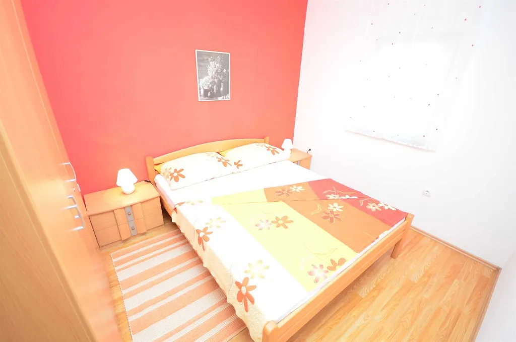 Ground Floor Apartment for 2-3 Guests in Vir