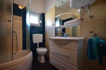 Ground Floor Apartment for 2-3 Guests in Vir