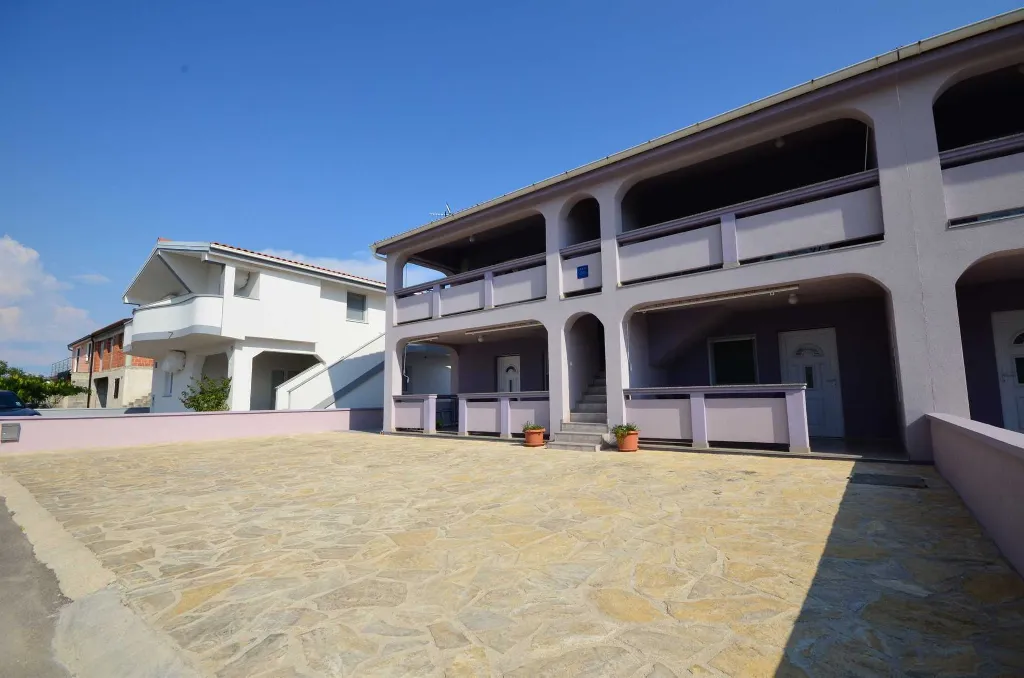 Ground Floor Apartment for 2-3 Guests in Vir