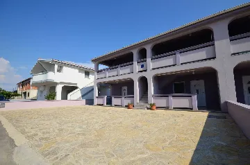 Ground Floor Apartment for 2-3 Guests in Vir