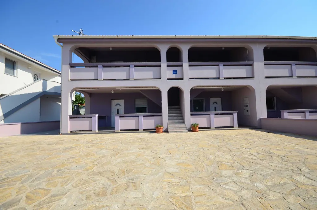 Ground Floor Apartment for 2-3 Guests in Vir