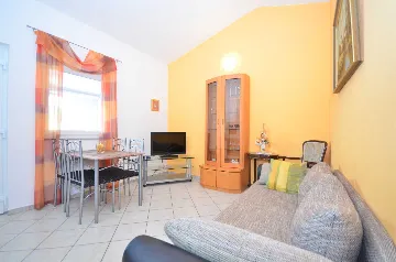 Apartment in Vir for 2–3 Guests with Balcony